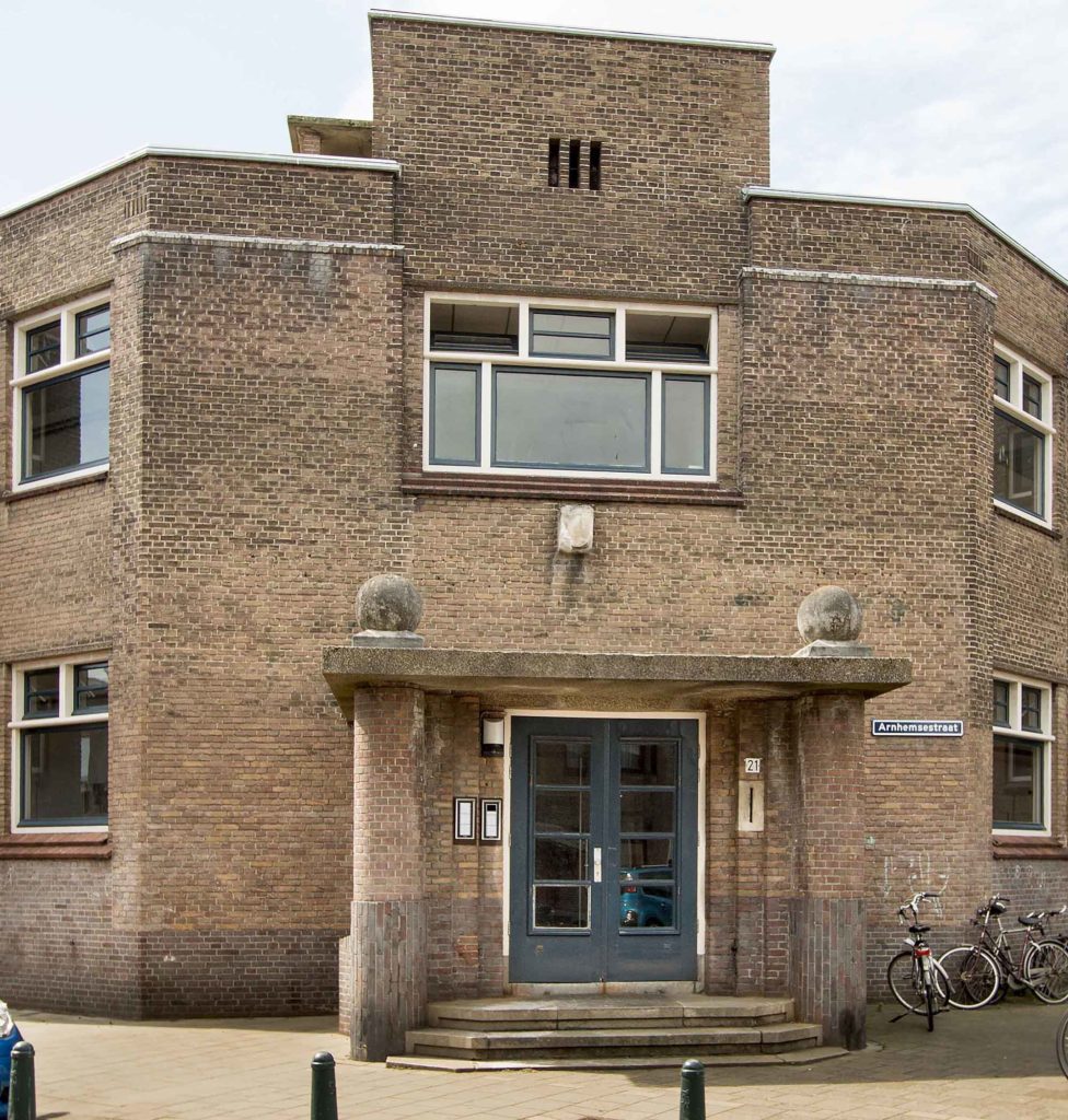 De voormalige openbare school aan de Deventersestraat is sinds enkele jaren in gebruik als de Paul van Vliet-academie (foto Dick Valentijn)