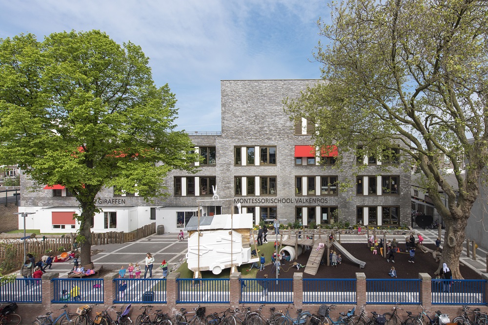 montessorischool Valkenbos schoolplein