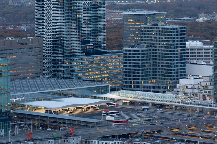 den haag centraal station met nieuw busplatform