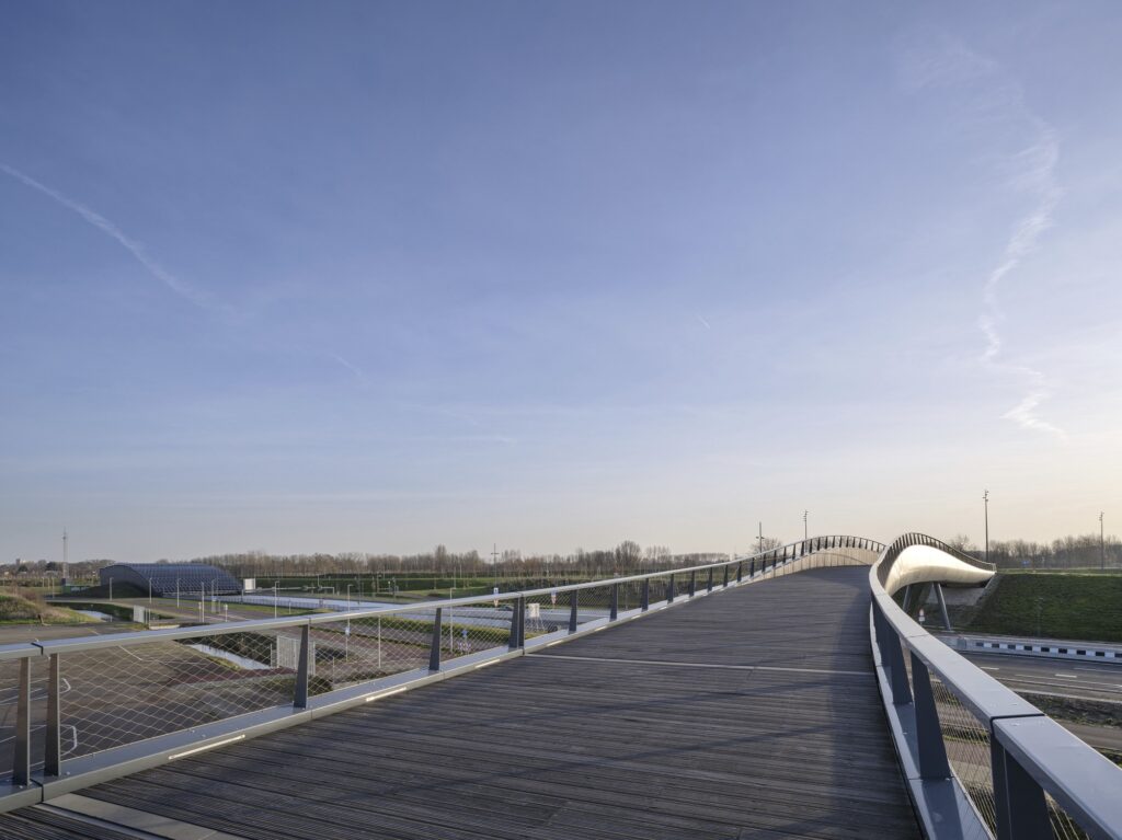 brug over rotterdamse baan